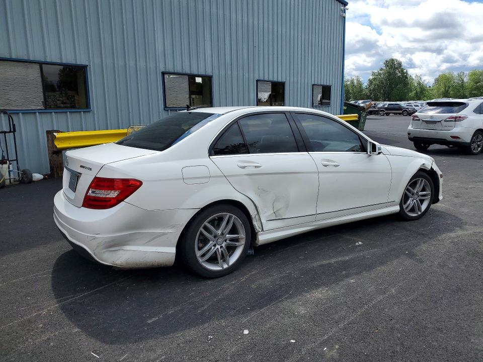 2013 Mercedes-benz C მანქანა იყიდება აუქციონზე, vin: WDDGF4HB9DR249172, აუქციონის ნომერი: 56810826