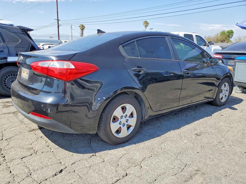 2015 Kia Forte მანქანა იყიდება აუქციონზე, vin: KNAFX4A6XF5422110, აუქციონის ნომერი: 58484876