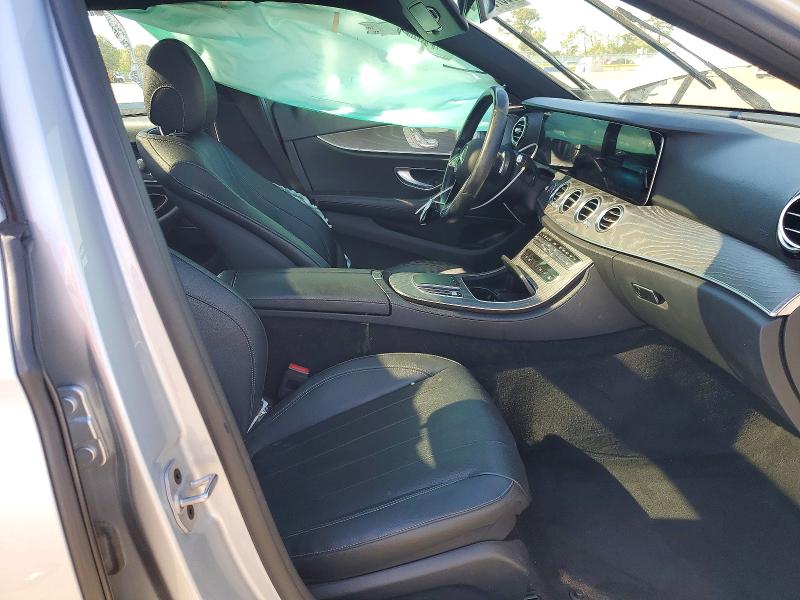 55875496 :رقم المزاد ، W1KZF8EB7MA877542 vin ، 2021 Mercedes-benz E مزاد بيع