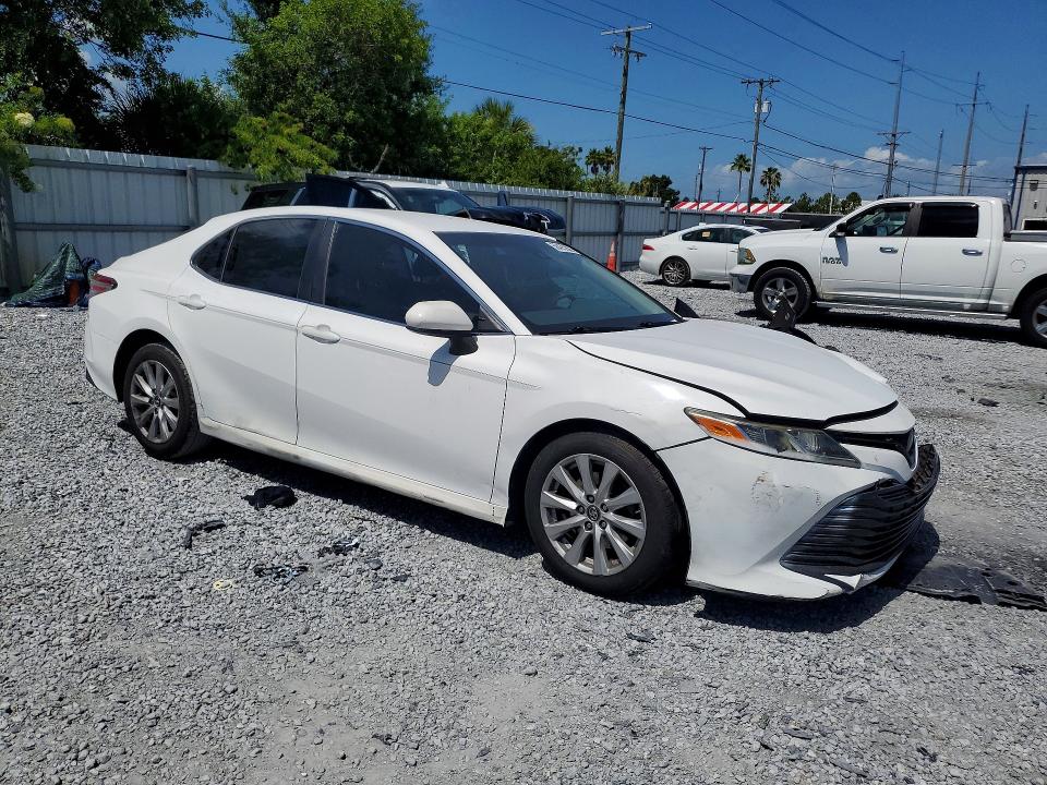 2018 Toyota Camry მანქანა იყიდება აუქციონზე, vin: 4T1B11HK4JU573555, აუქციონის ნომერი: 58435286