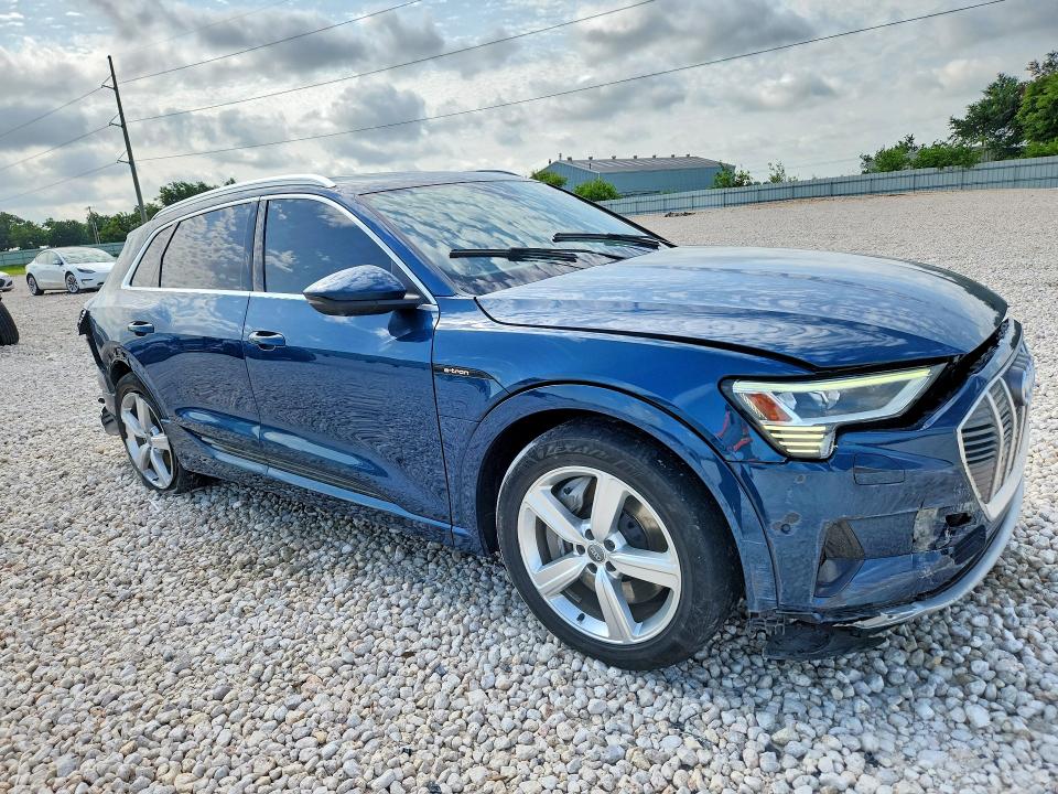 2019 Audi E-tron მანქანა იყიდება აუქციონზე, vin: WA1LAAGE1KB021698, აუქციონის ნომერი: 58891296