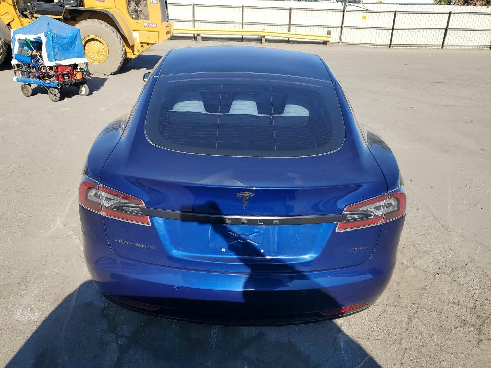 56888306 :رقم المزاد ، 5YJSA1E28HF200840 vin ، 2017 Tesla Model S مزاد بيع