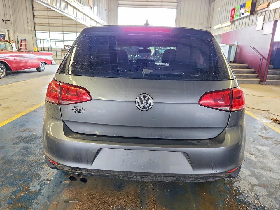 56343756 :رقم المزاد ، 3VW217AU5HM025546 vin ، 2017 Volkswagen Golf مزاد بيع