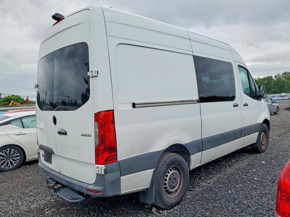 57910576 :رقم المزاد ، W1Y4DBHY2MT045467 vin ، 2021 Mercedes-benz Sprinter مزاد بيع