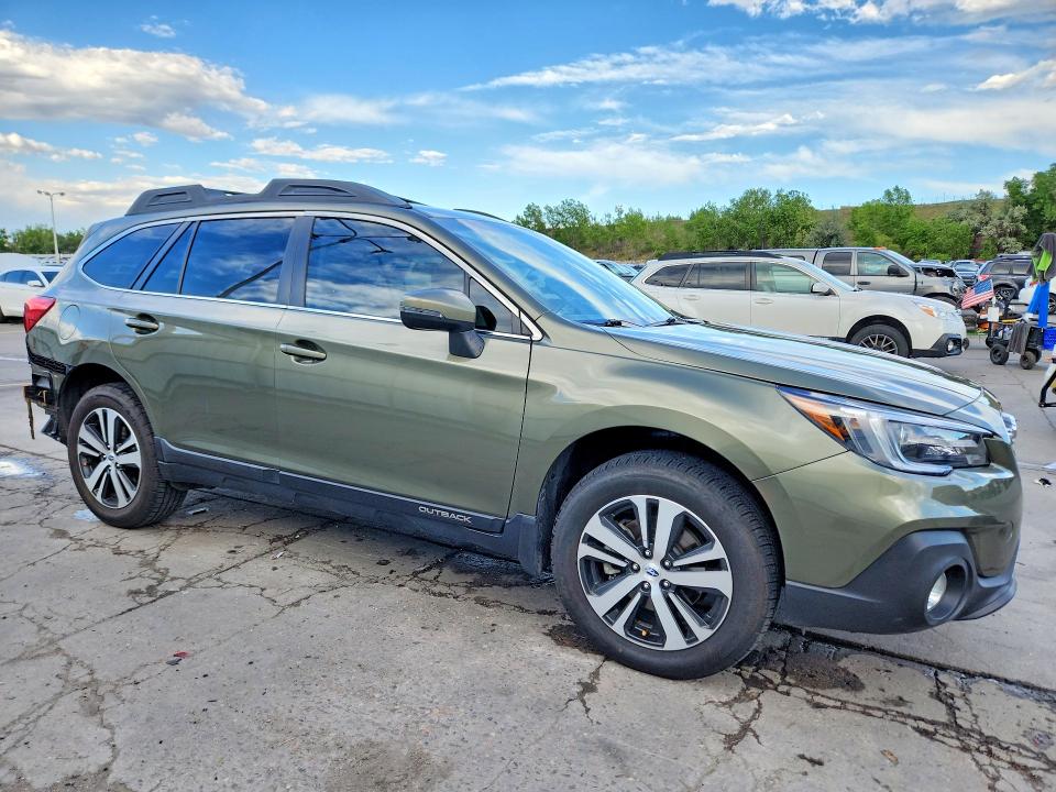 55806096 :رقم المزاد ، 4S4BSANC0J3315517 vin ، 2018 Subaru Outback مزاد بيع
