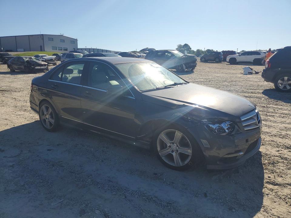 55932786 :رقم المزاد ، WDDGF8BB3BR145144 vin ، 2011 Mercedes-benz C مزاد بيع