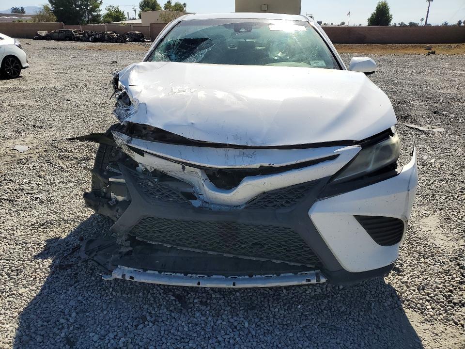 2018 Toyota Camry მანქანა იყიდება აუქციონზე, vin: 4T1B11HKXJU099398, აუქციონის ნომერი: 57622186
