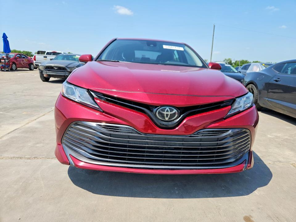57881416 :رقم المزاد ، 4T1L11AKXLU397984 vin ، 2020 Toyota Camry مزاد بيع