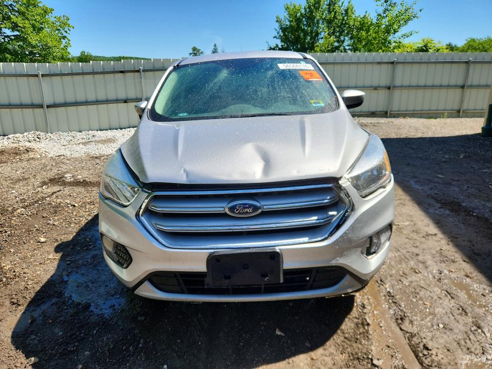 56566176 :رقم المزاد ، 1FMCU9GD4HUE61443 vin ، 2017 Ford Escape مزاد بيع