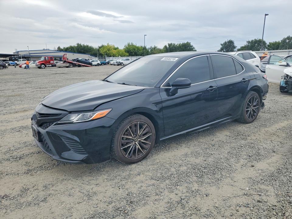 56646276 :رقم المزاد ، JTNB11HKXJ3007468 vin ، 2018 Toyota Camry مزاد بيع