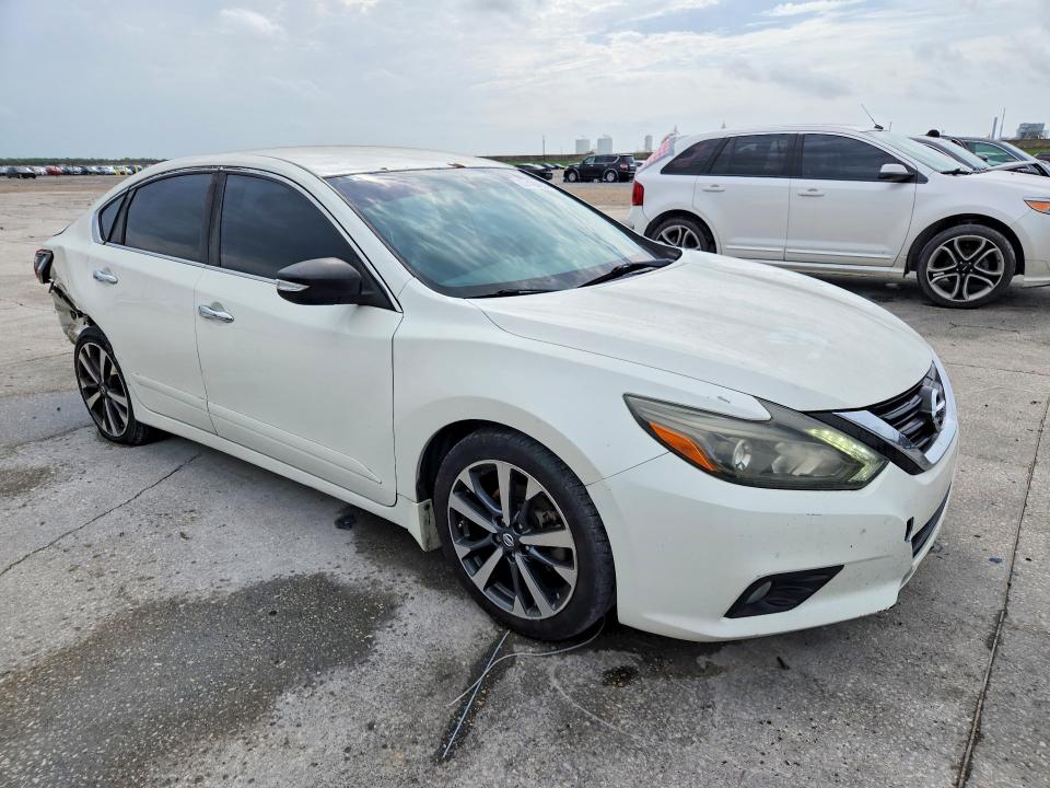 2017 Nissan Altima მანქანა იყიდება აუქციონზე, vin: 1N4AL3AP8HC160765, აუქციონის ნომერი: 57428956