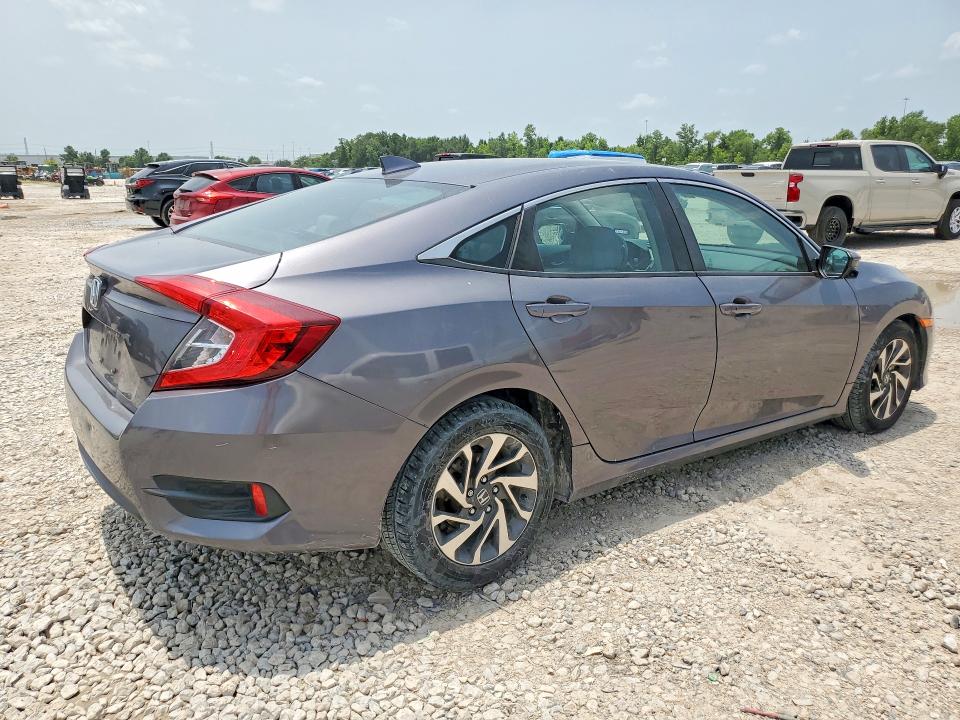 58693336 :رقم المزاد ، 19XFC2F74JE040947 vin ، 2018 Honda Civic مزاد بيع