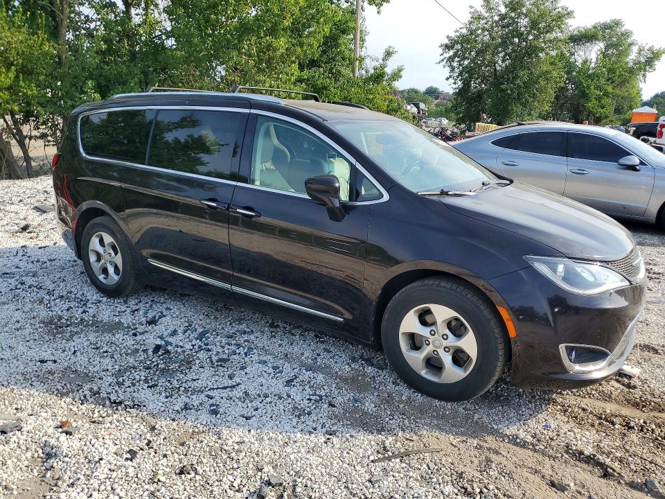58370146 :رقم المزاد ، 2C4RC1EG6HR689201 vin ، 2017 Chrysler Pacifica مزاد بيع