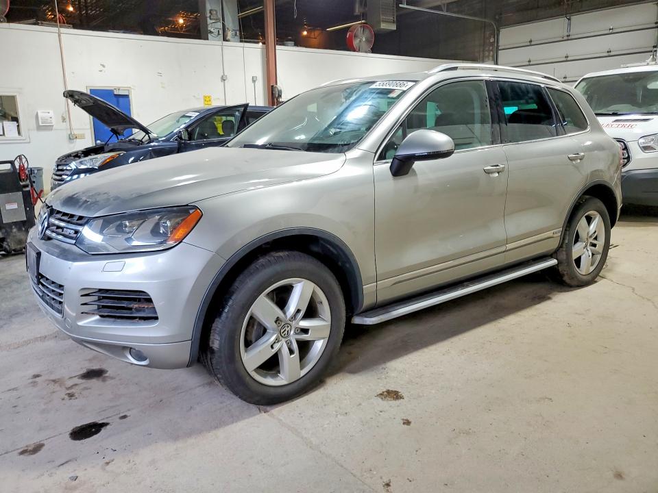 2011 Volkswagen Touareg მანქანა იყიდება აუქციონზე, vin: WVGFG9BP1BD004991, აუქციონის ნომერი: 55890886