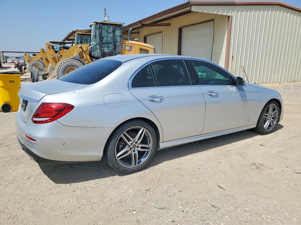 59148686 :رقم المزاد ، WDDZF4JB2JA432488 vin ، 2018 Mercedes-benz E مزاد بيع