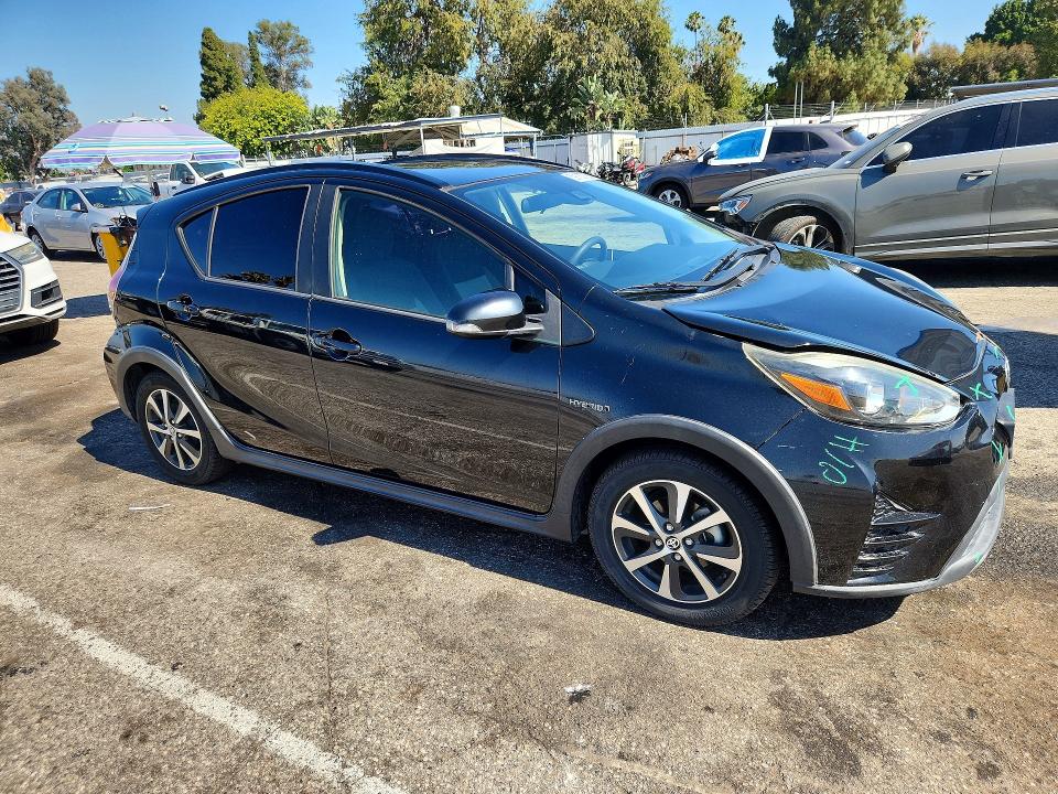 59180726 :رقم المزاد ، JTDKDTB34J1611182 vin ، 2018 Toyota Prius C مزاد بيع