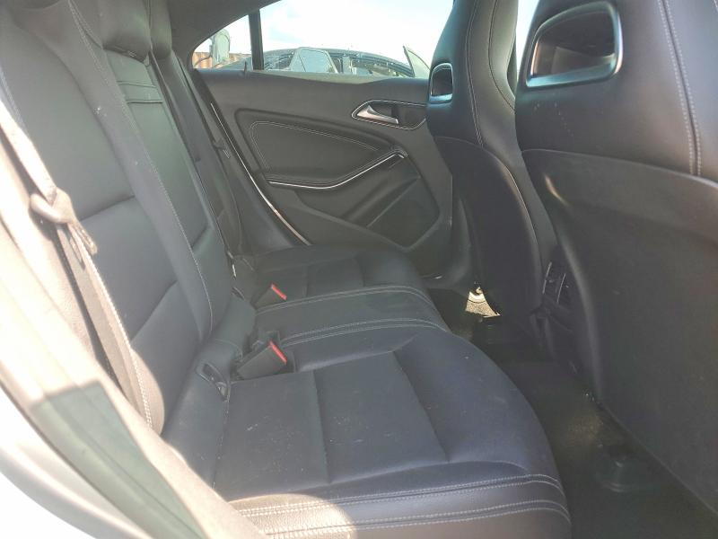 55776806 :رقم المزاد ، WDDSJ4EB1JN555072 vin ، 2018 Mercedes-benz Cla مزاد بيع