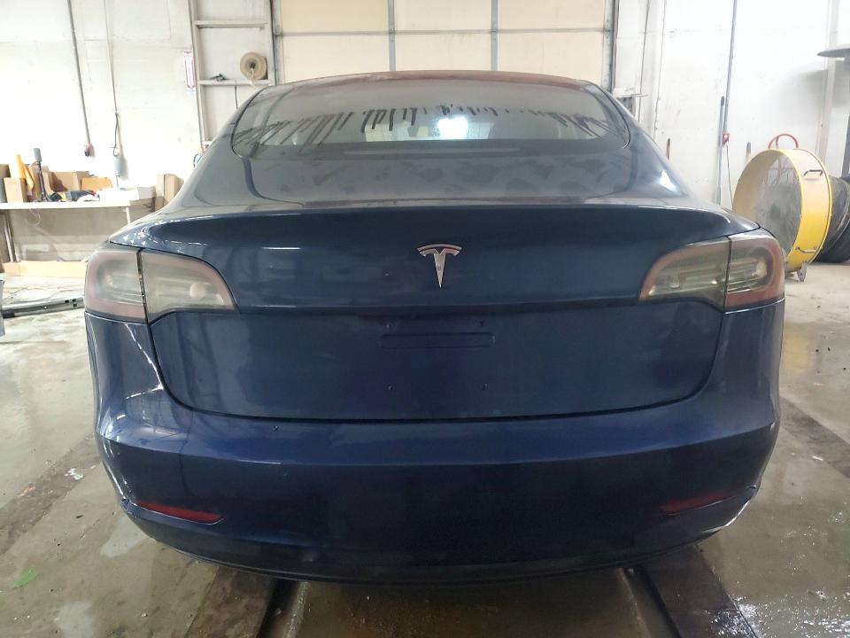 57707156 :رقم المزاد ، 5YJ3E1EAXJF013699 vin ، 2018 Tesla Model 3 مزاد بيع