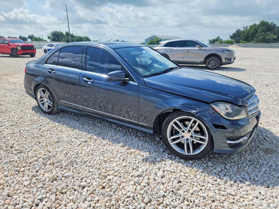 Продажа на аукционе авто 2013 Mercedes-benz C, vin: WDDGF4HBXDA831618, номер лота: 56667486