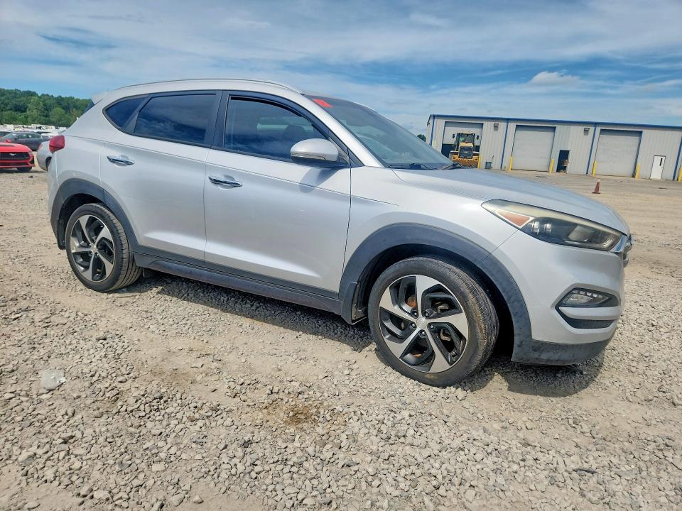 57066176 :رقم المزاد ، KM8J33A25GU040232 vin ، 2016 Hyundai Tucson مزاد بيع