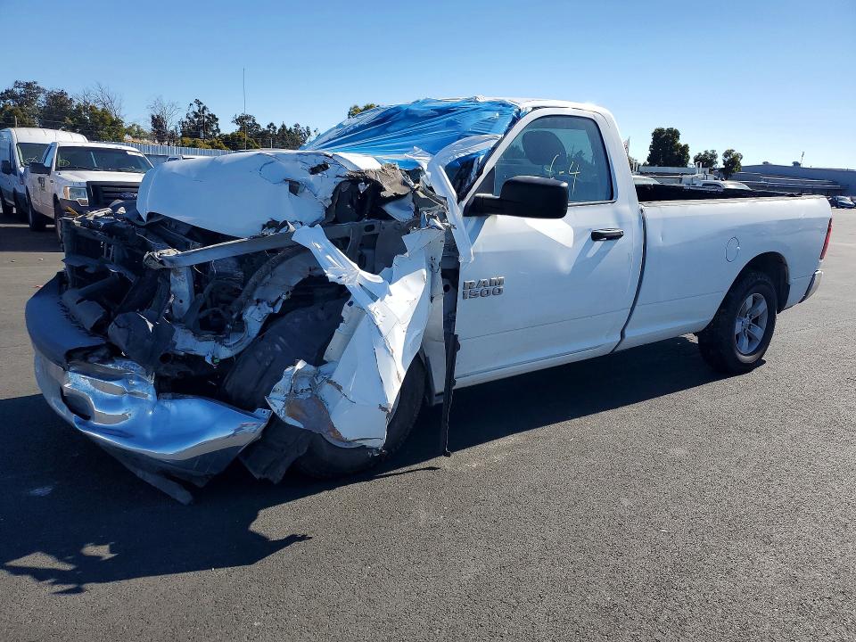 56231126 :رقم المزاد ، 3C6JR6DG7JG137641 vin ، 2018 Ram 1500 مزاد بيع