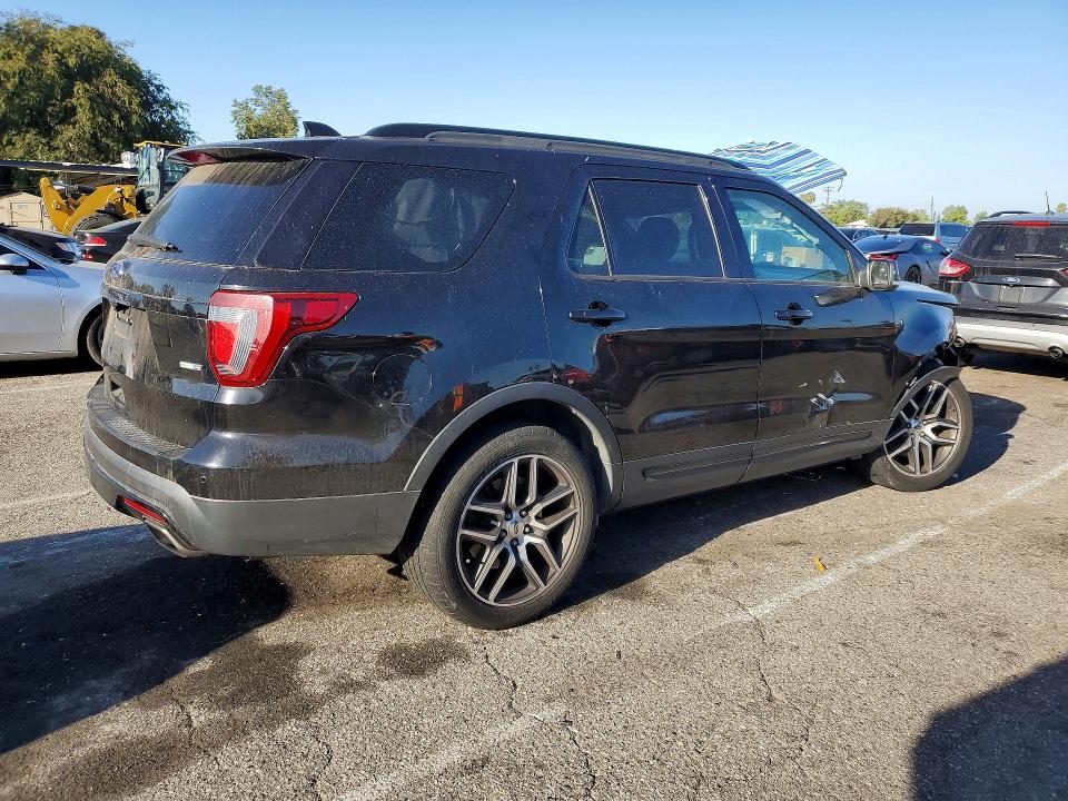 56243006 :رقم المزاد ، 1FM5K8GT4HGC55697 vin ، 2017 Ford Explorer مزاد بيع