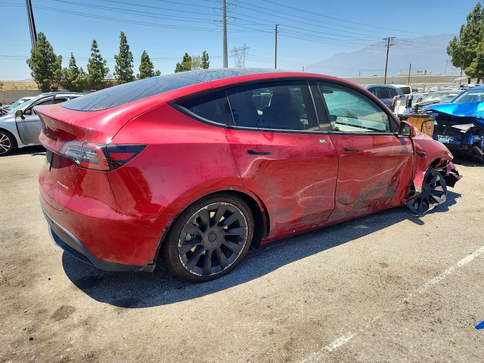 2024 Tesla Model Y მანქანა იყიდება აუქციონზე, vin: 7SAYGAEE5RF015930, აუქციონის ნომერი: 58021386