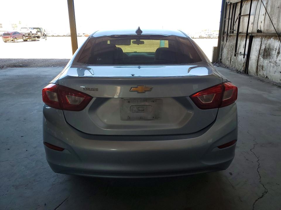 59031566 :رقم المزاد ، 1G1BC5SM8J7215253 vin ، 2018 Chevrolet Cruze مزاد بيع