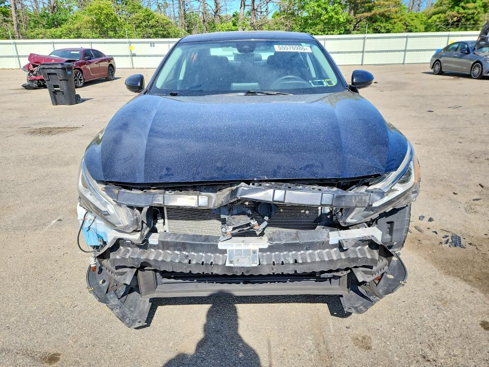 55576986 :رقم المزاد ، 1N4BL4DW5MN332732 vin ، 2021 Nissan Altima مزاد بيع