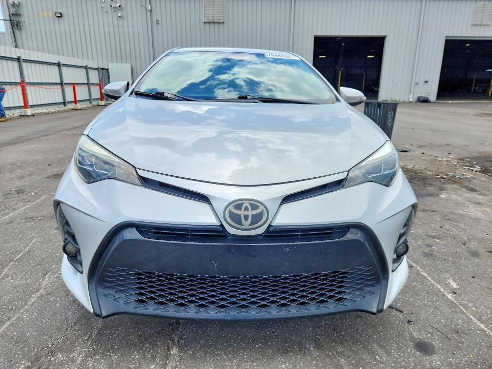 Продаж на аукціоні авто 2018 Toyota Corolla, vin: 5YFBURHE6JP806997, номер лоту: 57948826