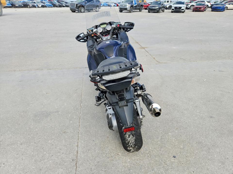 57333826 :رقم المزاد ، JKBZGNC1XAA000612 vin ، 2010 Kawasaki Zg1400 مزاد بيع