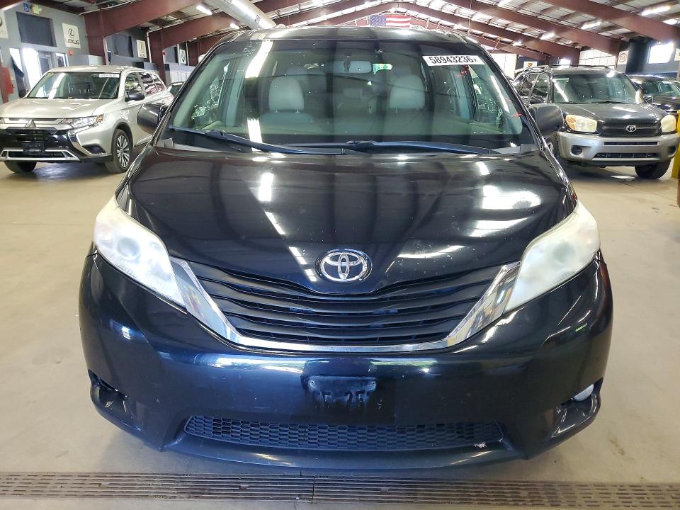 58943236 :رقم المزاد ، 5TDYZ3DC1HS823723 vin ، 2017 Toyota Sienna مزاد بيع