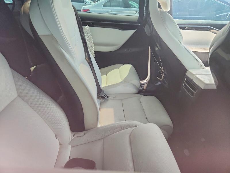 55582066 :رقم المزاد ، 5YJXCAE21HF035536 vin ، 2017 Tesla Model X مزاد بيع