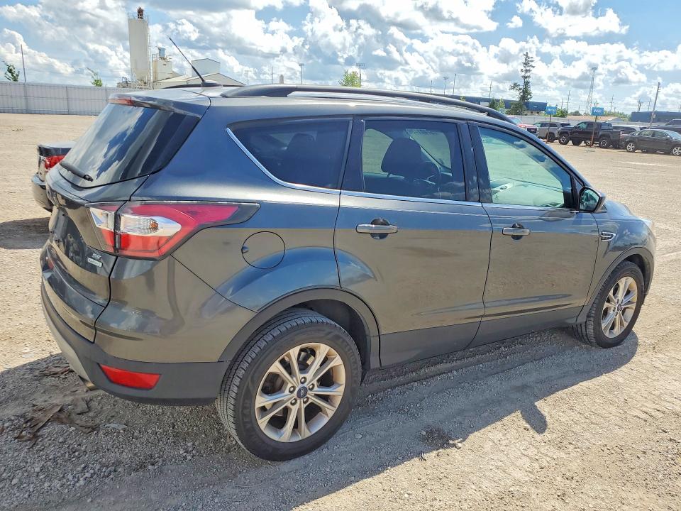 57401466 :رقم المزاد ، 1FMCU0GD1HUB13076 vin ، 2017 Ford Escape مزاد بيع