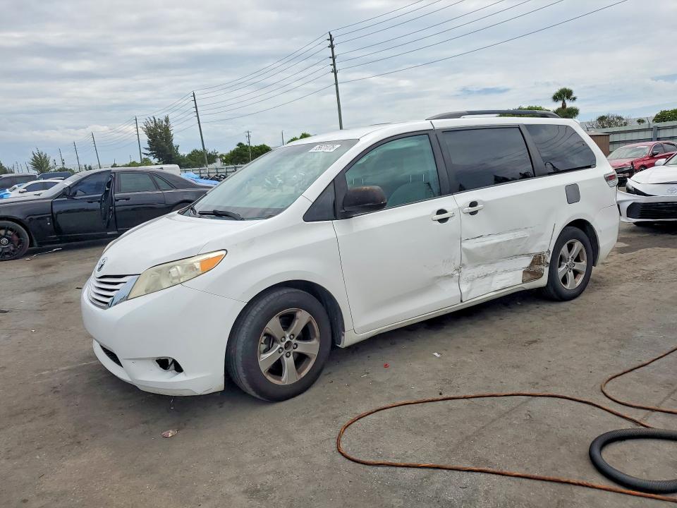 Aukcja sprzedaży 2015 Toyota Sienna, vin: 5TDKK3DCXFS560235, numer aukcji: 55631076
