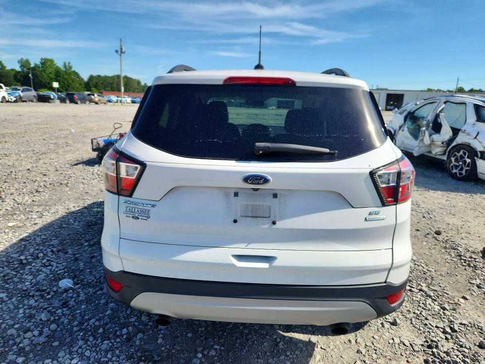 56071886 :رقم المزاد ، 1FMCU0GD6JUB95781 vin ، 2018 Ford Escape مزاد بيع