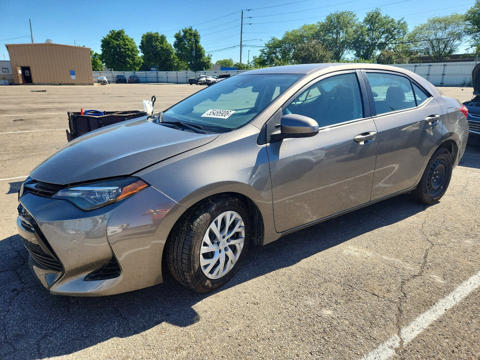 55486906 :رقم المزاد ، 2T1BURHE0JC007071 vin ، 2018 Toyota Corolla مزاد بيع
