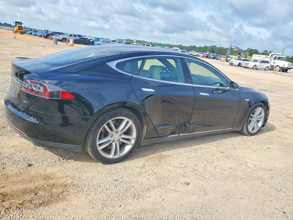 57892866 :رقم المزاد ، 5YJSA1E2XFF112806 vin ، 2015 Tesla Model S مزاد بيع