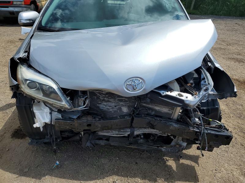 56933156 :رقم المزاد ، 5TDYZ3DC6HS840470 vin ، 2017 Toyota Sienna مزاد بيع
