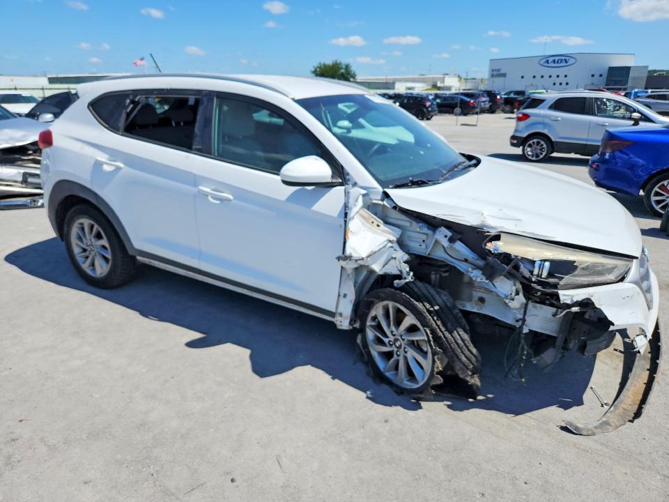 57715106 :رقم المزاد ، KM8J33A41GU117924 vin ، 2016 Hyundai Tucson مزاد بيع