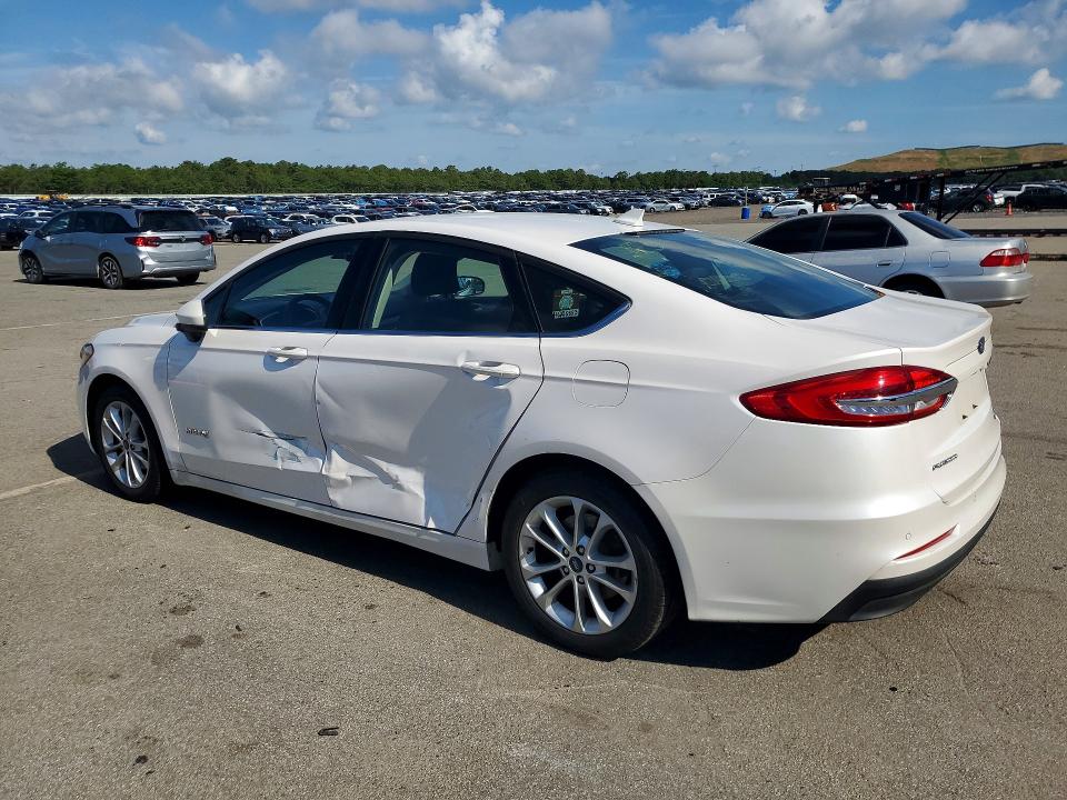 57158936 :رقم المزاد ، 3FA6P0LU6KR157397 vin ، 2019 Ford Fusion مزاد بيع