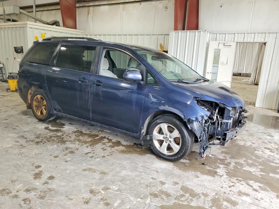 2018 Toyota Sienna მანქანა იყიდება აუქციონზე, vin: 5TDKZ3DC1JS960012, აუქციონის ნომერი: 55790906