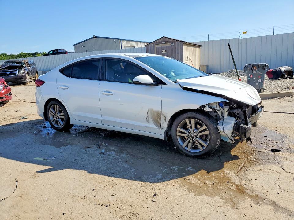 57323776 :رقم المزاد ، 5NPD84LF4JH378389 vin ، 2018 Hyundai Elantra مزاد بيع