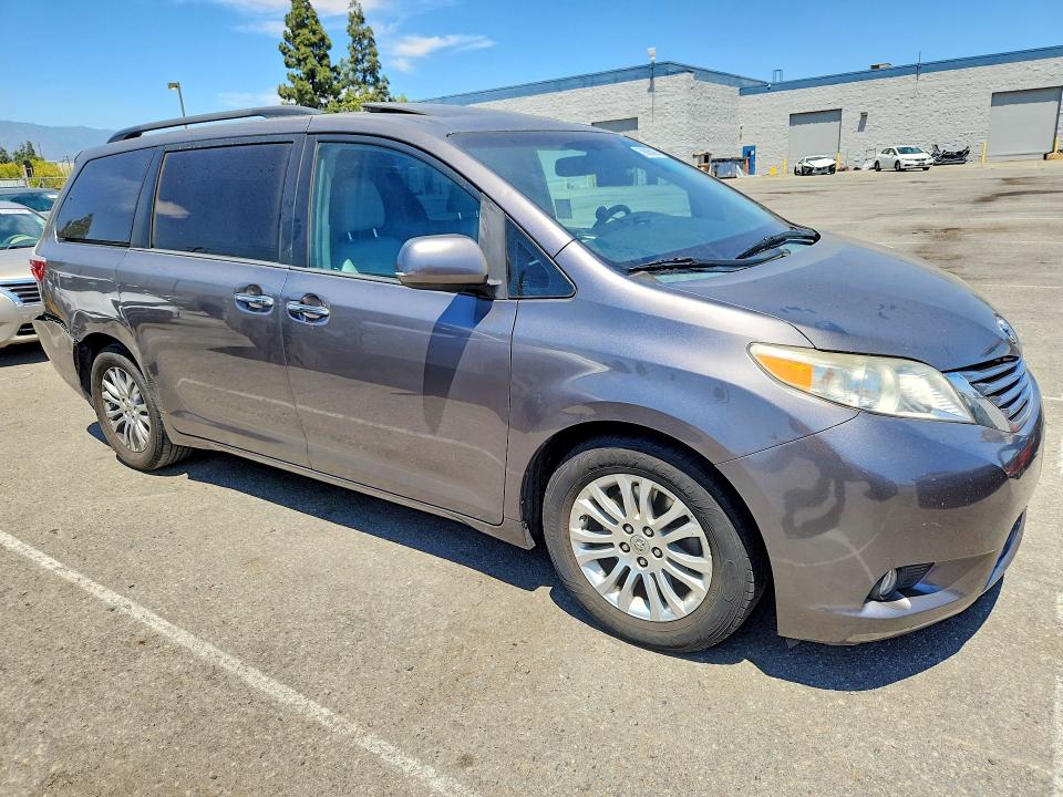 Продажа на аукционе авто 2017 Toyota Sienna, vin: 5TDYZ3DC7HS878676, номер лота: 59005006