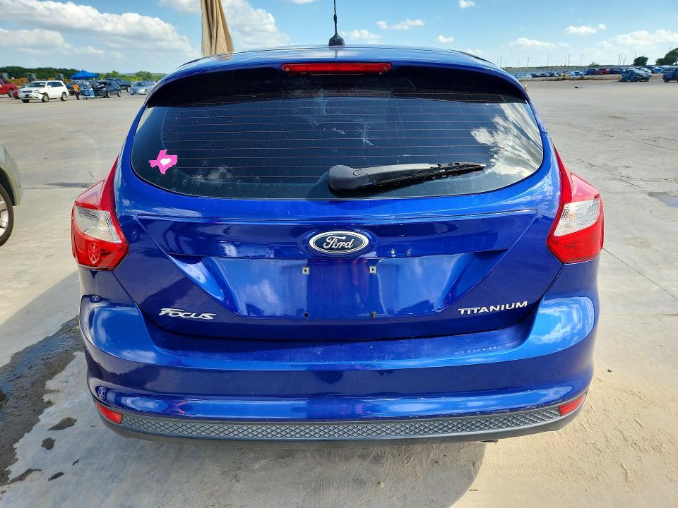56545186 :رقم المزاد ، 1FAHP3N25CL267234 vin ، 2012 Ford Focus مزاد بيع