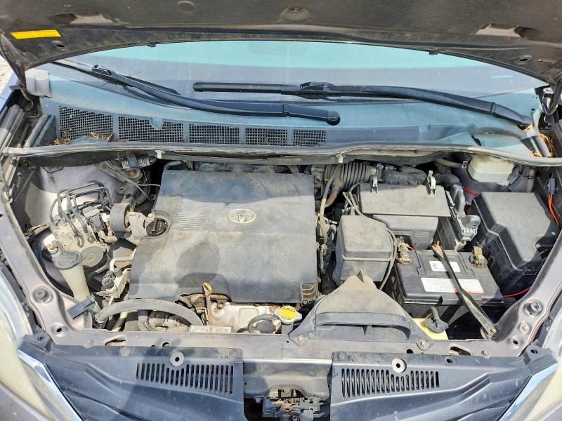 55563716 :رقم المزاد ، 5TDKK3DC4DS381203 vin ، 2013 Toyota Sienna مزاد بيع