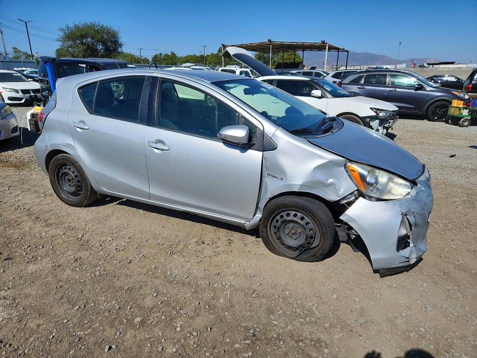 57065926 :رقم المزاد ، JTDKDTB33D1048131 vin ، 2013 Toyota Prius C مزاد بيع
