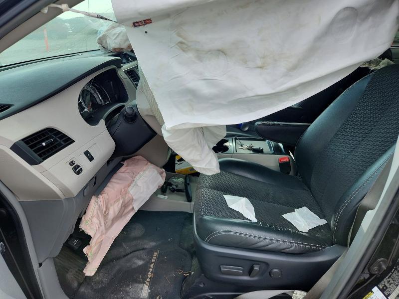 56156876 :رقم المزاد ، 5TDXK3DC1BS109663 vin ، 2011 Toyota Sienna مزاد بيع