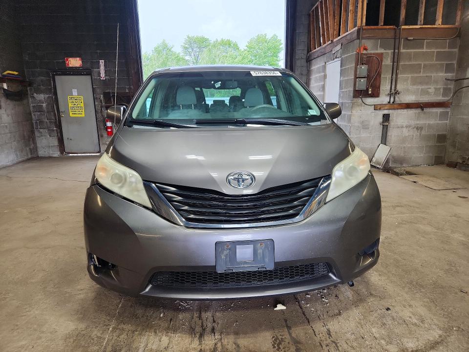 2011 Toyota Sienna მანქანა იყიდება აუქციონზე, vin: 5TDKK3DC8BS142556, აუქციონის ნომერი: 57638356