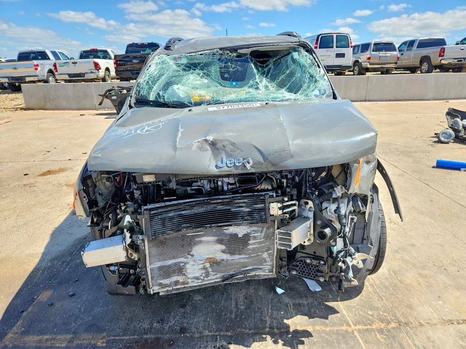57703356 :رقم المزاد ، ZACNJDB18NPN78992 vin ، 2022 Jeep Renegade مزاد بيع